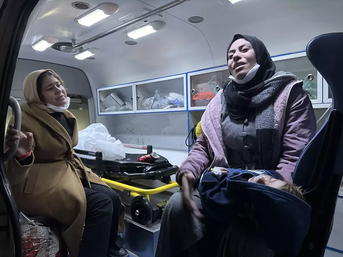 İlaç yetersizliğinden bir oğlunu kaybeden Gazzeli aile ambulans uçakla Türkiye'ye getiriliyor