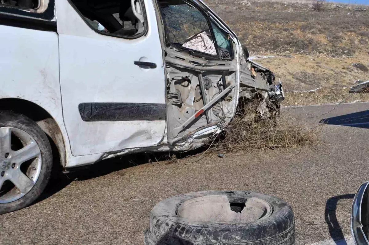 Isparta'da gizli buzlanma kazaya neden oldu: 4 yaralı