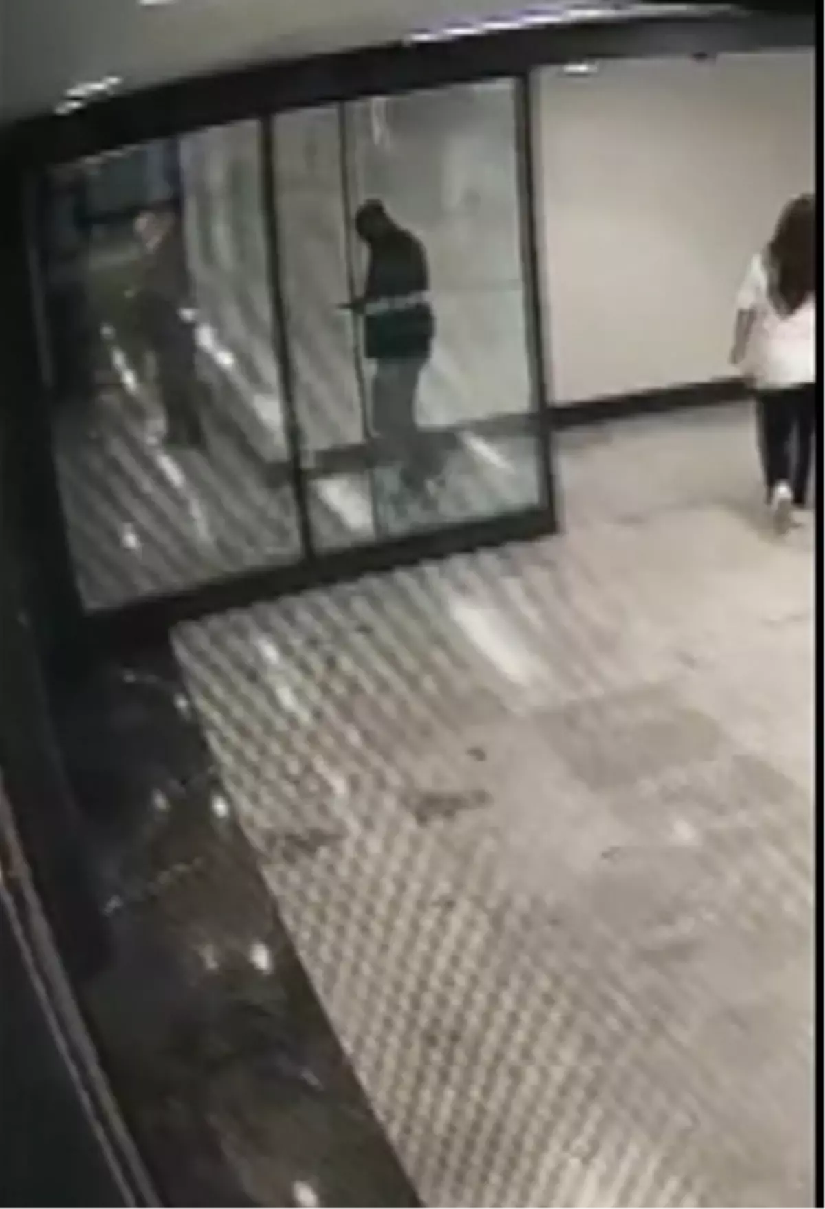 İstanbul-Bahçelievler'de hastane odasında refakatçinin cep telefonunu çaldı