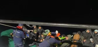 İzmir açıklarında 50 düzensiz göçmen yakalandı