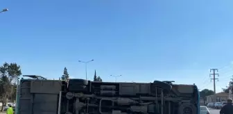 Kahramanmaraş'ta halk otobüsü ile hafif ticari aracın çarpıştığı kazada 17 kişi yaralandı