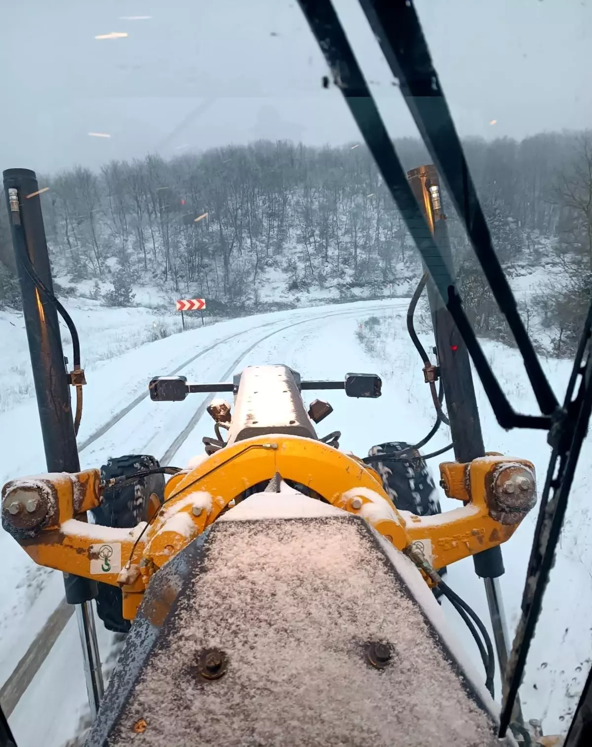 Kar yağışının etkili olduğu Bilecik'te ekipler sahada