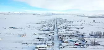 Kars'ta karla kaplanan köyler dronla görüntülendi