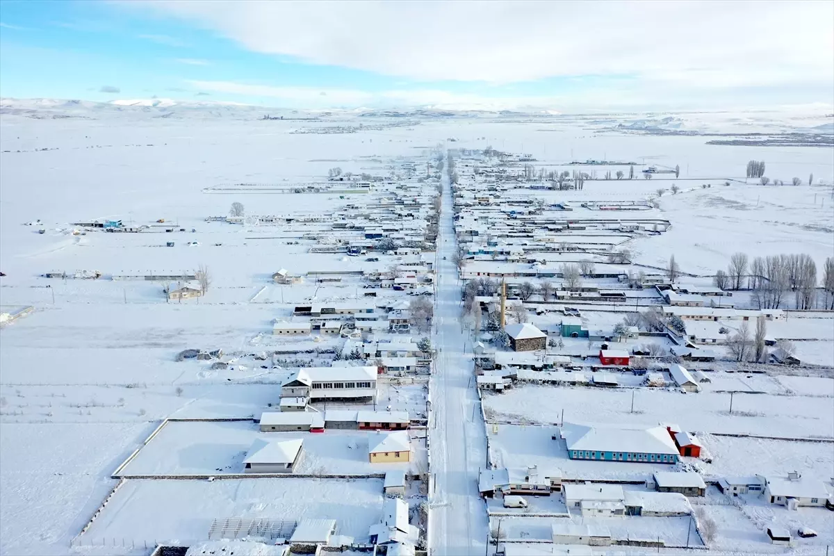 Kars'ta karla kaplanan köyler dronla görüntülendi