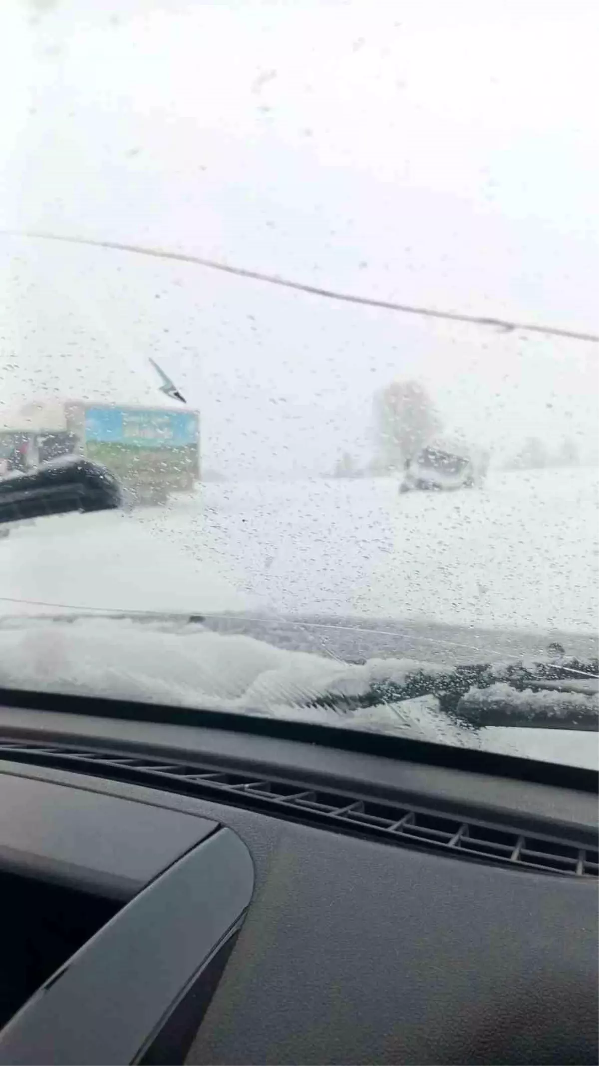 Kastamonu'da yoldan çıkan yolcu otobüsü kara saplandı