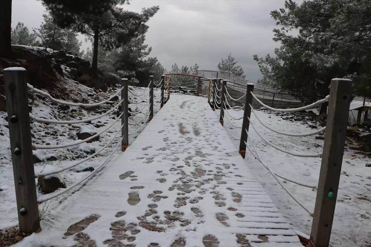 Kilis'in yüksek kesimlerinde kar yağışı etkili oldu
