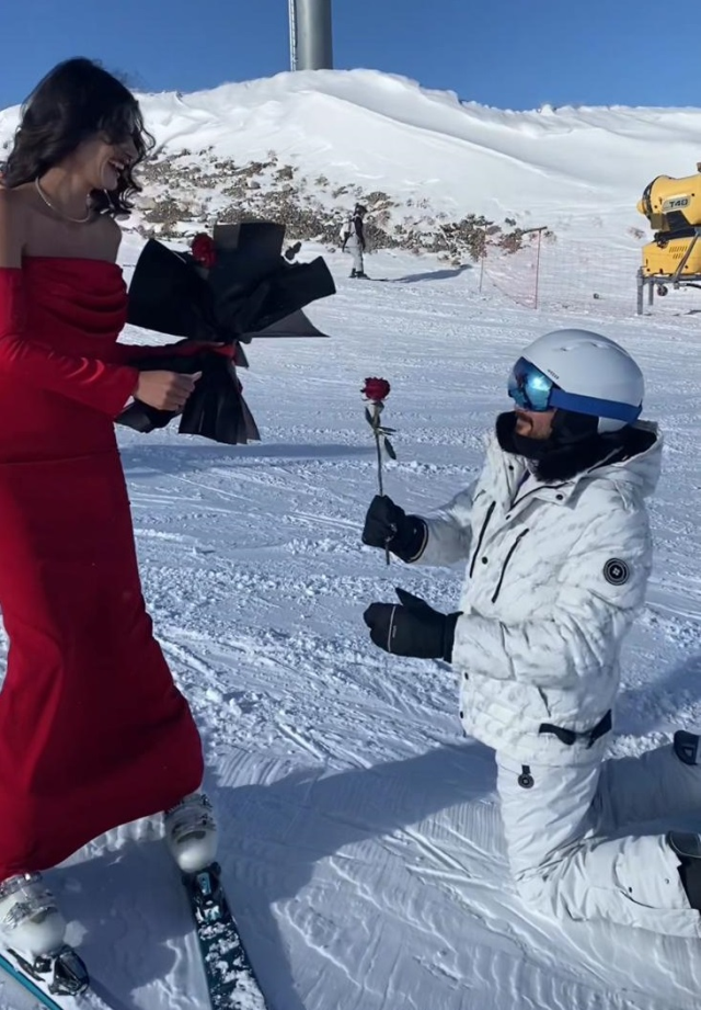 kirmizi elbisesiyle erciyes te kayak yapip gul 19401542 1449 m