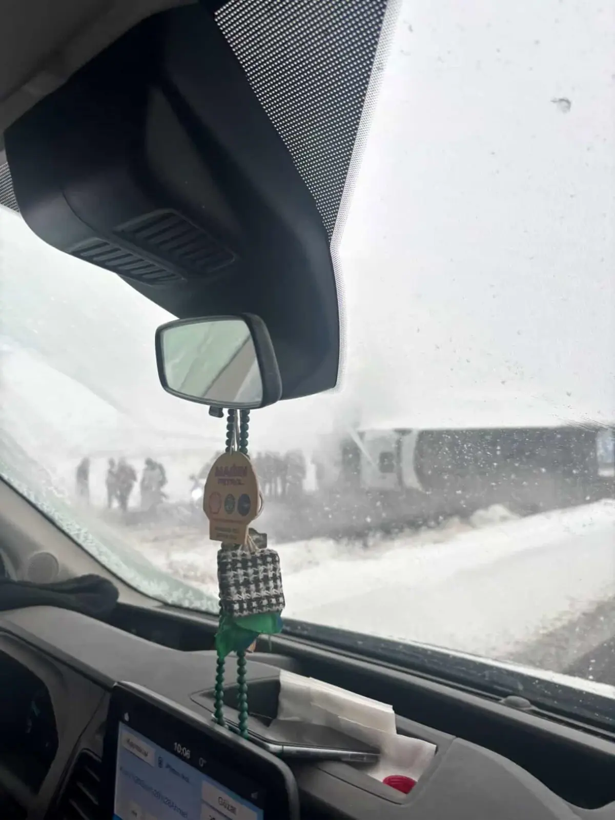 Kurtalan'da devrilen kamyonun sürücüsü yaralandı