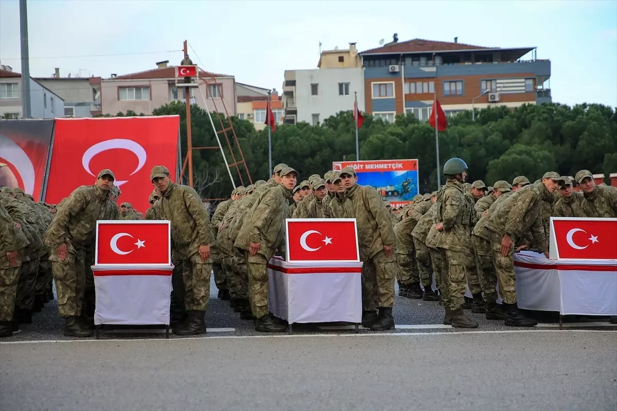 Manisa'da eğitimini tamamlayan 3 bin 559 acemi er ant içti