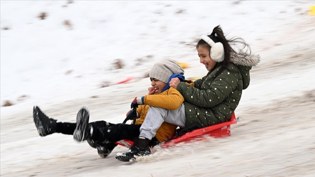 Mevsimin ilk kar tatili haberleri geldi! 19 ilde eğitime ara