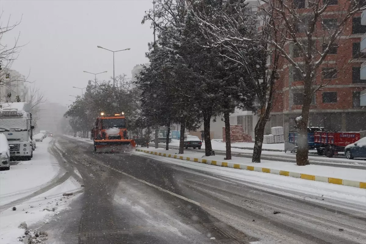 Midyat'ta kar yağışı etkili oldu