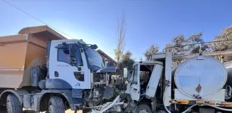 Ödemiş'te kamyon ile çarpışan kamyonetin sürücüsü yaralandı