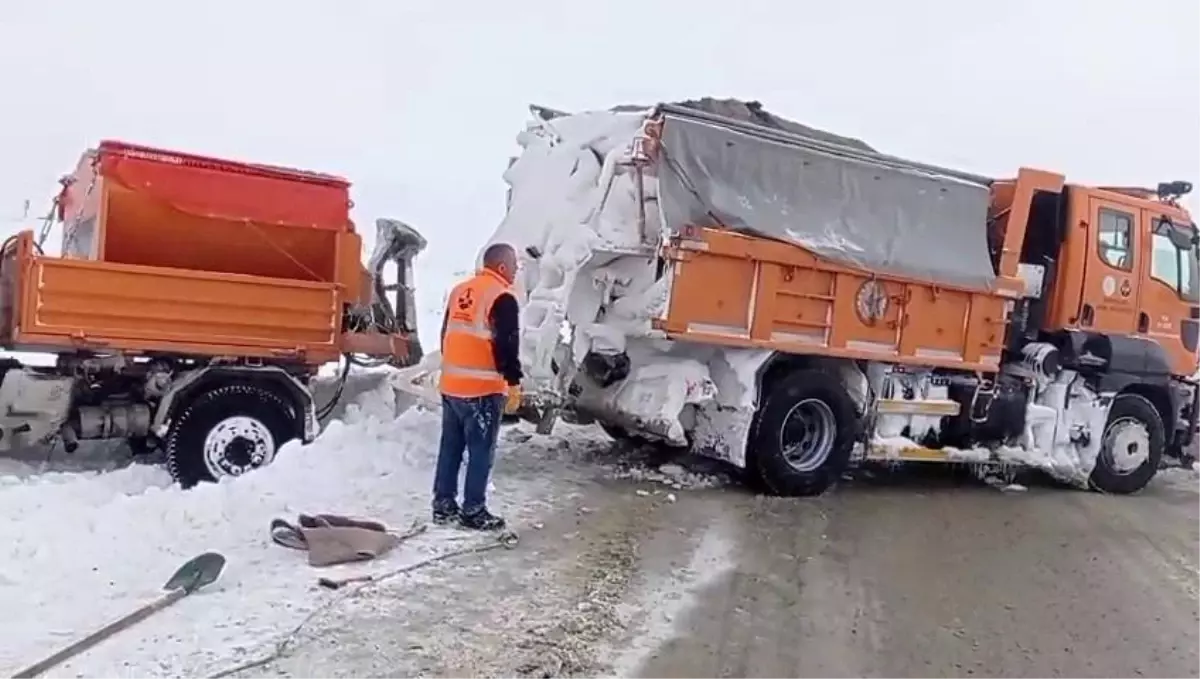 Palandöken geçidinde karla mücadele ekiplerinin nefes kesen mesaisi