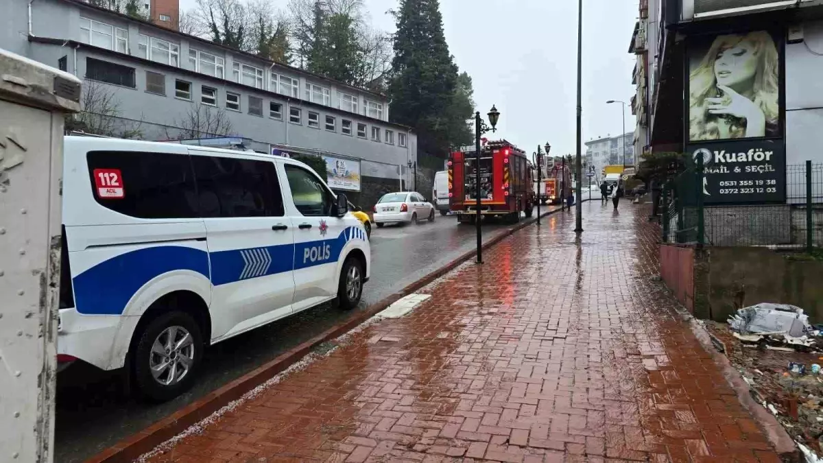 Sağlık ocağının deposunda yangın paniği