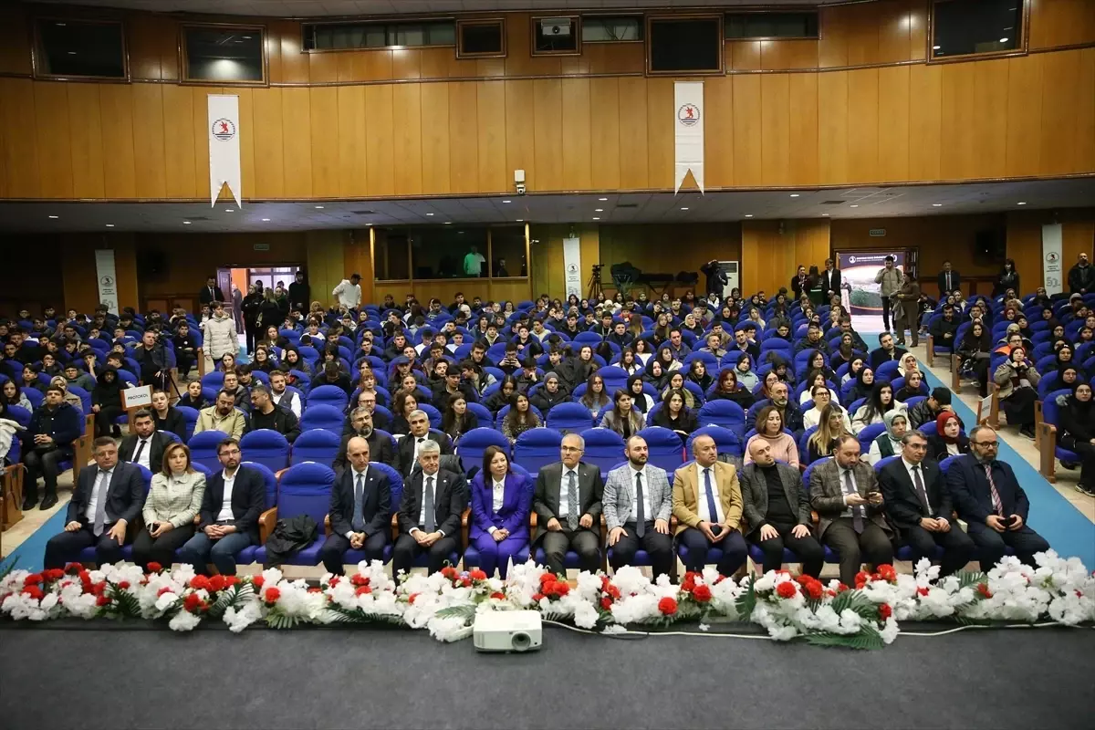 Samsun'da 'Bağımlılıkla Mücadele Aile ve Gençlik Sempozyumu' düzenlendi