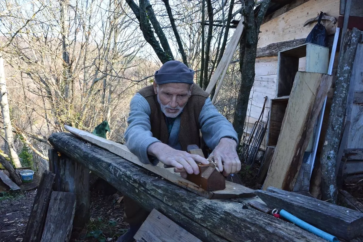 Sandal kürekleri Salih ustanın elinden çıkıyor
