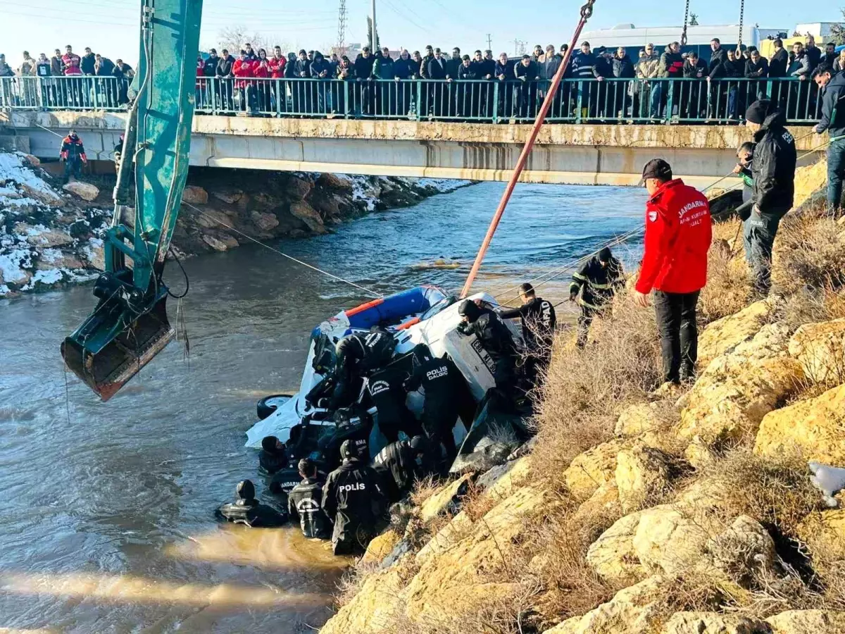 Şanlıurfa'da kanala uçan otomobildeki kayıp 3 kişinin cesedine ulaşıldı