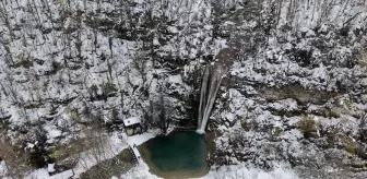 Sinop'ta Erfelek Tatlıca Şelaleleri Tabiat Parkı kış güzelliğine büründü