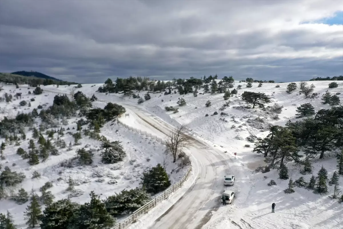 Spil Dağı Milli Parkı'nda kar yağışı etkili oldu