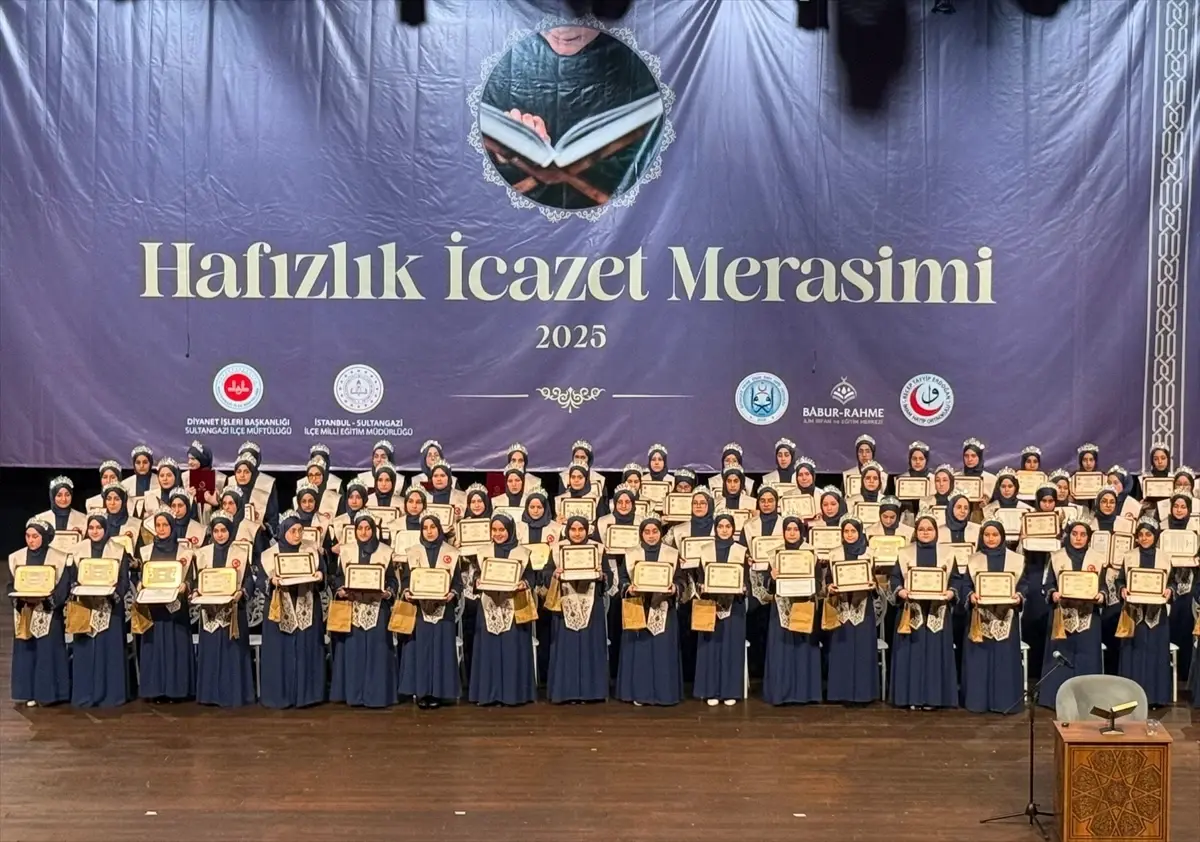 Sultangazi'de 80 hafız öğrenci için tören düzenlendi