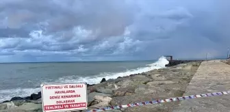 Trabzon'da kuvvetli rüzgar hayatı olumsuz etkiledi