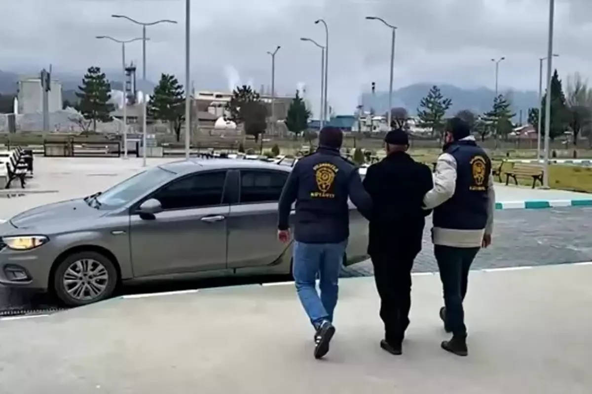 Umre vaadiyle topladığı paraları kumarda kaybetti