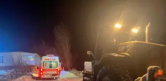 Van'da yolu kapanan mahallelerdeki hastalar, ekiplerin çalışmasıyla hastaneye ulaştırıldı