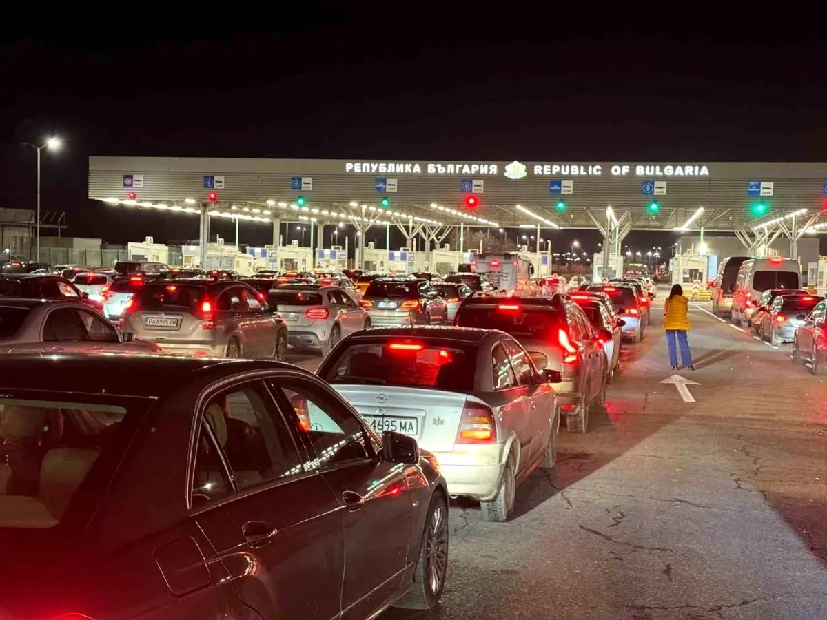 Yılbaşı alışverişini Edirne'de yapan Bulgaristan vatandaşları, dönüşte sınır kapılarında yoğunluk oluşturdu