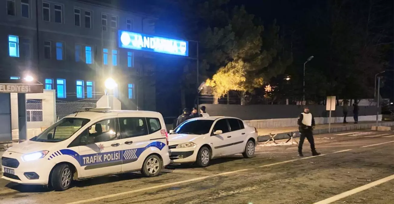 2 husumetlisini tabancayla yaraladı, jandarmaya teslim oldu