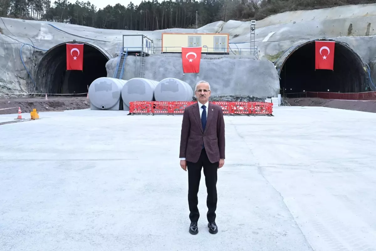 35 dakikalık yol 5 dakikaya iniyor! Bakan Uraloğlu bitiş tarihini açıkladı