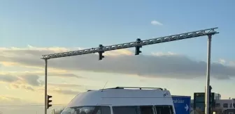 Afyonkarahisar'da öğrenci servisi ile otomobil çarpıştı, 18 kişi yaralandı