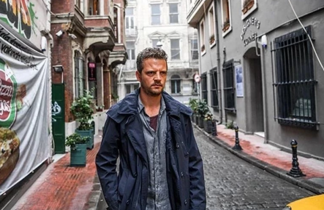 altin portakal odullu yonetmen evinde silahli 19407017 4029 m