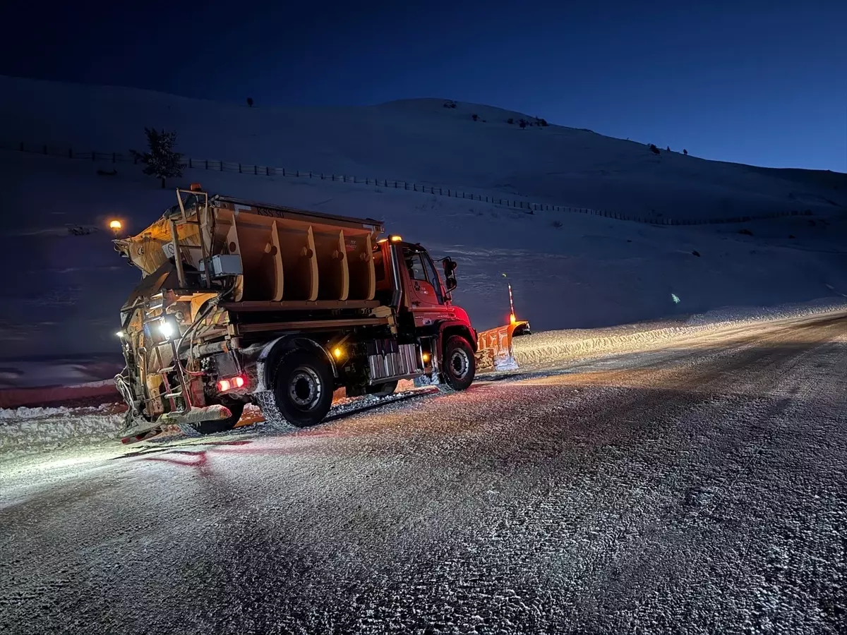 Ardahan-Şavşat kara yolu kontrollü şekilde ulaşıma açıldı