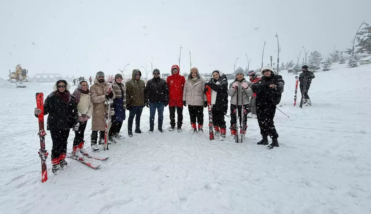 Bartın Üniversitesi öğrencileri kış sporları uygulamalarını Sarıkamış'ta yaptı