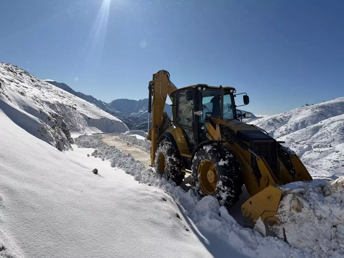 Batman'da kar yağışı ulaşımı aksattı