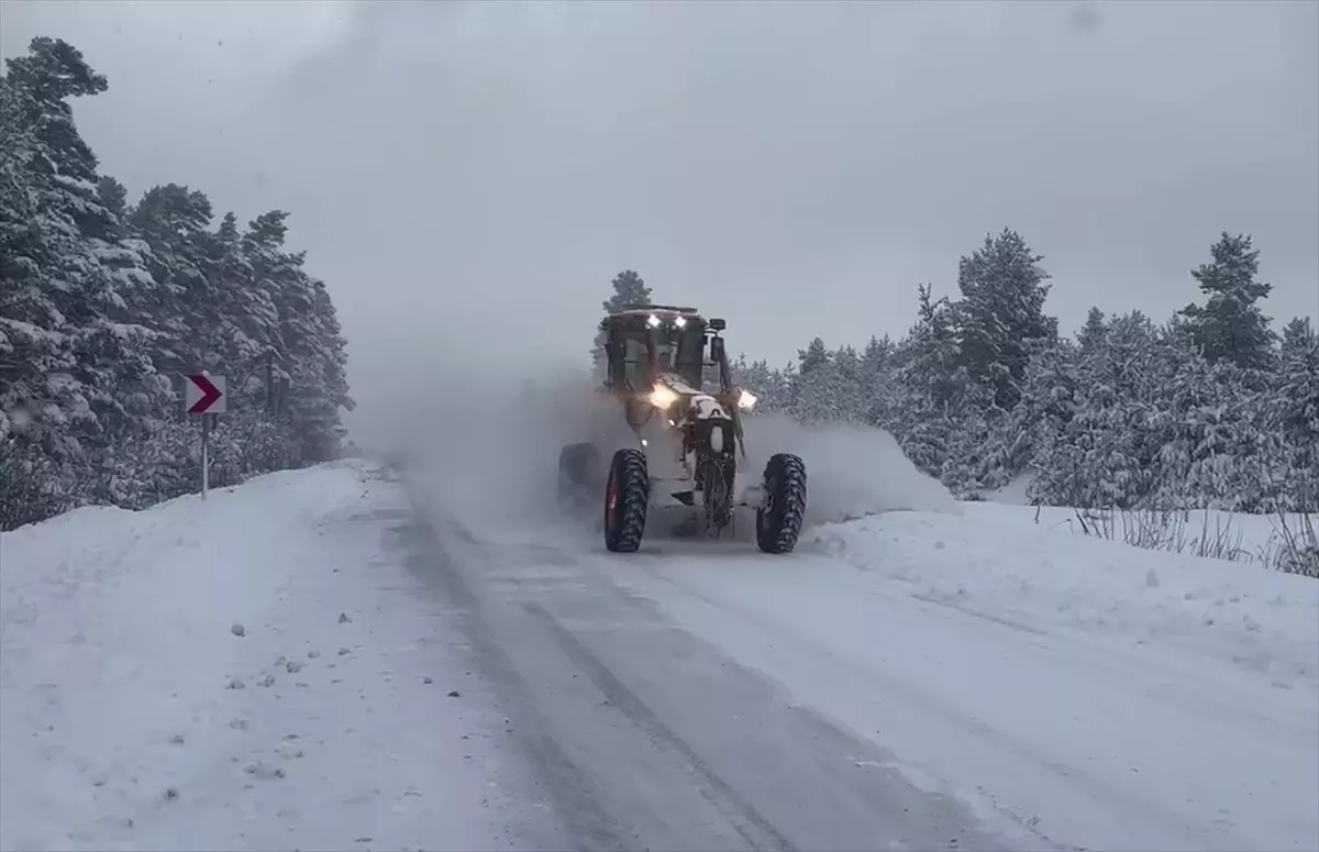 Beypazarı'nda karla mücadele sürüyor