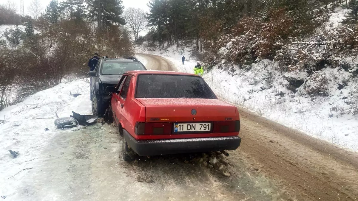 Bilecik'te meydana gelen trafik kazasında 4 kişi yaralandı