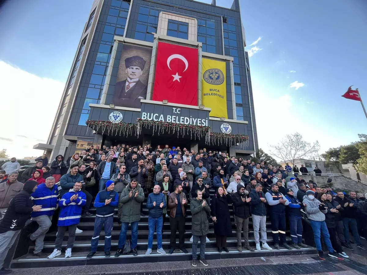 Buca'da maaşlarını alamayan işçiler eylemde