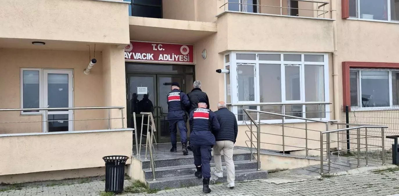 Çanakkale'de göçmen kaçakçılığı operasyonuna 3 tutuklama