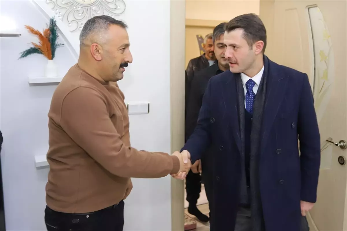 Çukurca Kaymakamı Cebeci, vatandaşlarla buluştu