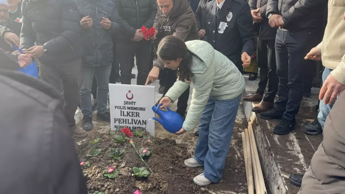 DEAŞ operasyonunda şehit olan 3 polis için Yalova'da tören