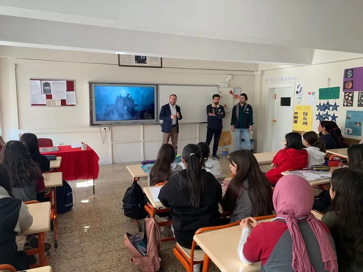 'Dijital Çağda Hayatta Kalmak' eğitim programlarıyla 1449 öğrenciye ulaşıldı