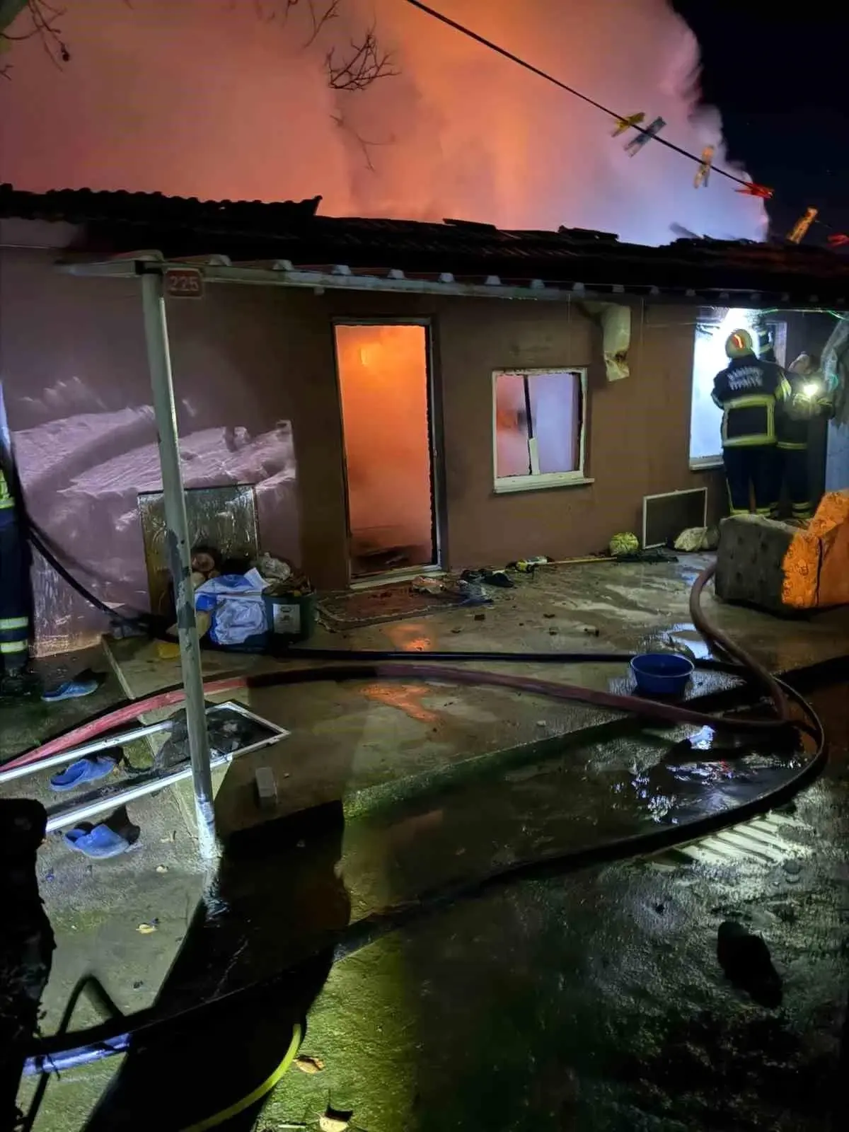 Edirne'de yaşlı kadının evi alevlere teslim oldu