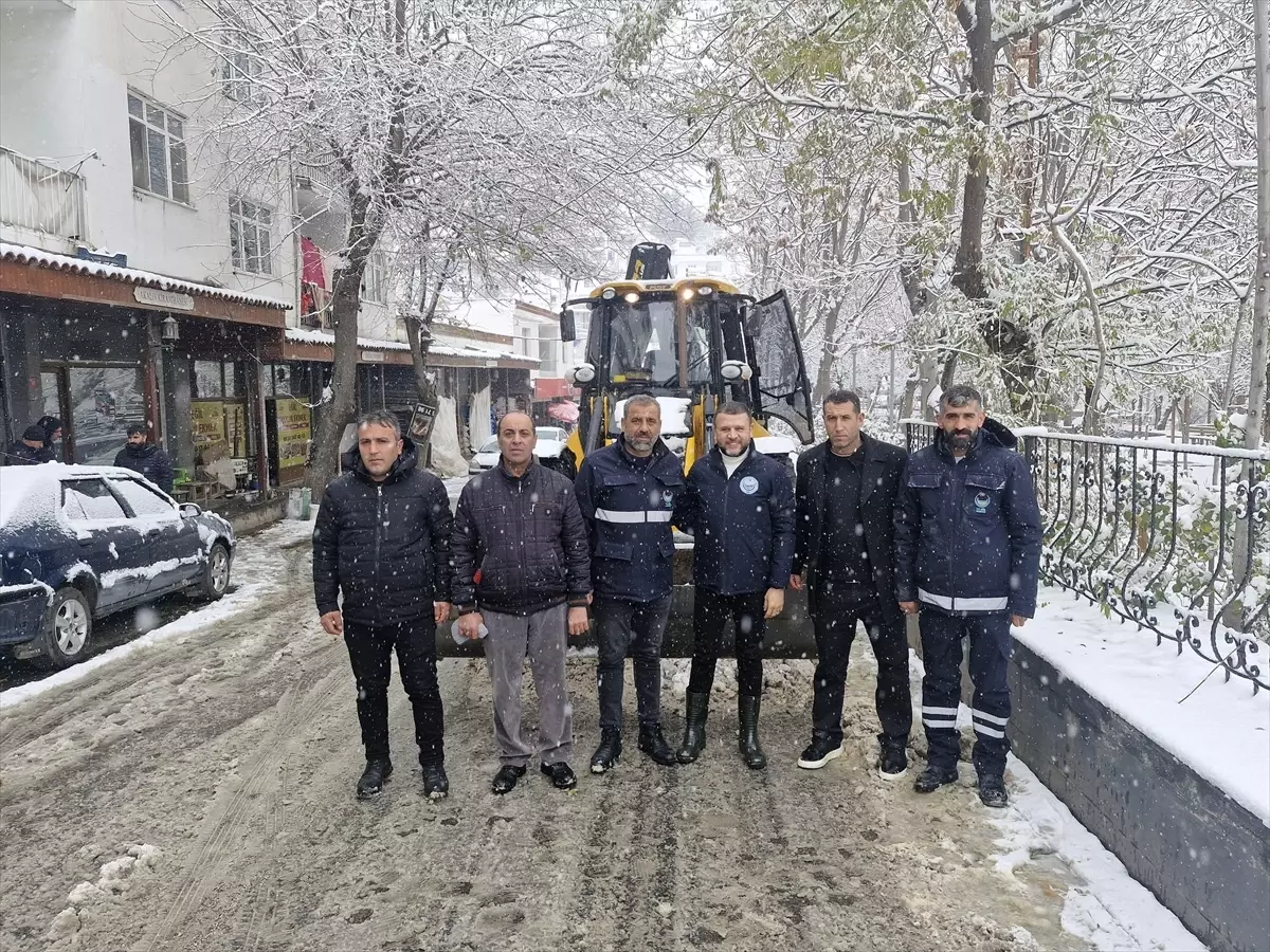 Eğil Belediye Başkanı Seydaoğlu karla mücadele çalışmalarını inceledi