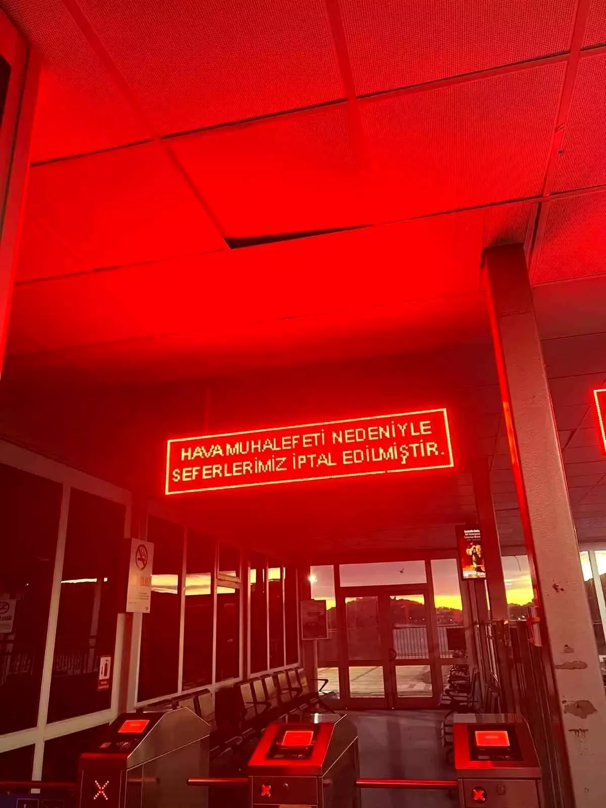 Fırtına nedeniyle Adalar'da vapur seferi durdu