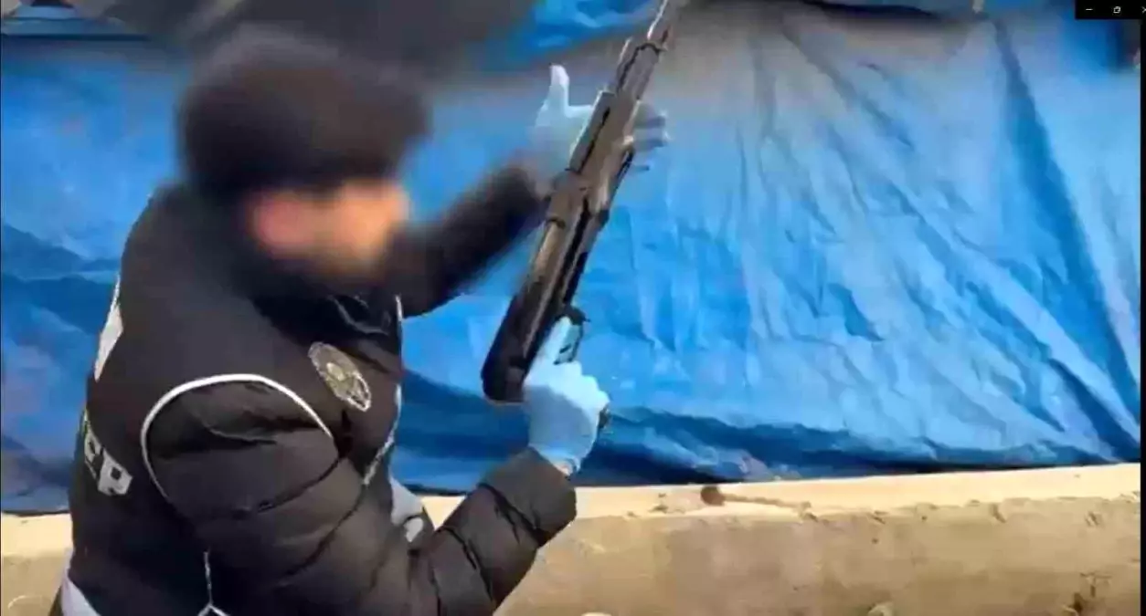 Gaziantep'te kaçak silahları toprağa gömen 2 şüpheli tutuklandı