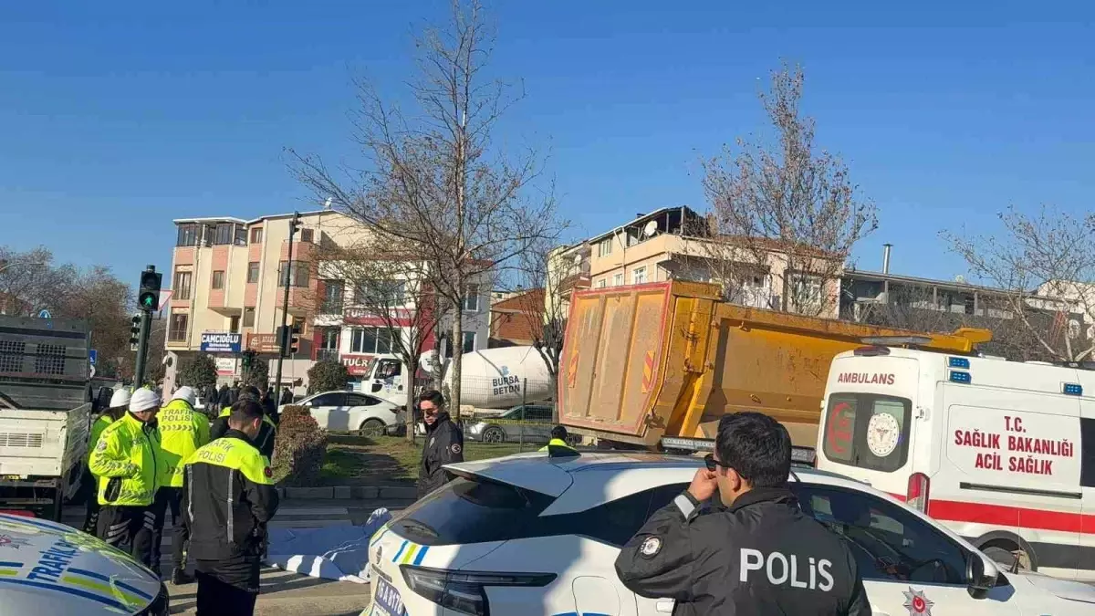 Gemlik'te bisiklet sürücüsü kamyonun altında kalarak hayatını kaybetti