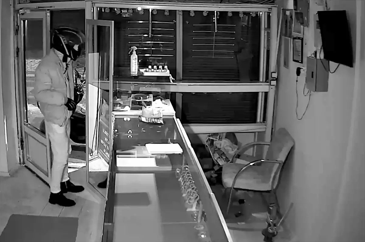 Iğdır'da kuyumcu soyup lüks araç satın alan 3 kişi yakalandı