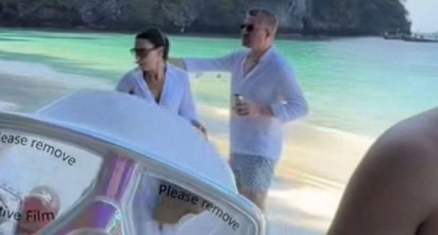 In the district where workers cannot receive their salaries, the mayor went on vacation to Thailand