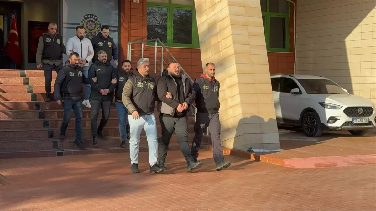 Isparta'da bir kişinin beyzbol sopasıyla darbedilmesine ilişkin 3 şüpheli tutuklandı